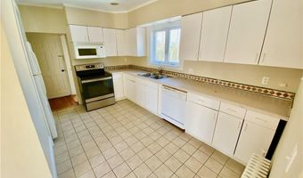 67 Roseneath Ave 2, Newport, RI 02840