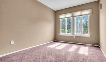 33 Windward Dr, Barnegat, NJ 08005