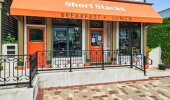 208 S Main St, Algonquin, IL 60102