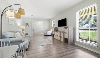 319 Eastview Dr, Biloxi, MS 39531