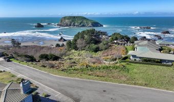 17116 Pacific Heights St, Brookings, OR 97415