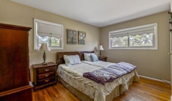 26 Warren Dr, Aberdeen, NJ 07747