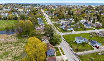 1215 NAVARINO St, Algoma, WI 54201