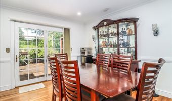 21 Chimney Dr, Bethel, CT 06801