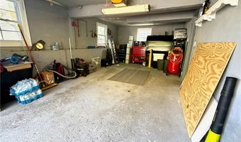 770 Metacom Ave, Bristol, RI 02809