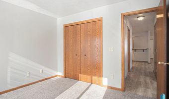 421 N 9th Ave, Brandon, SD 57005