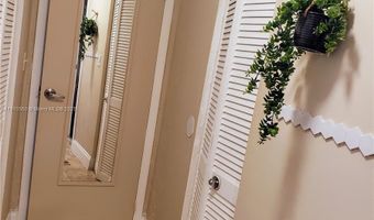 3101 N Country Club Dr 101, Aventura, FL 33180