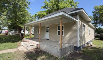 305 E Rock St, Aurora, MO 65605
