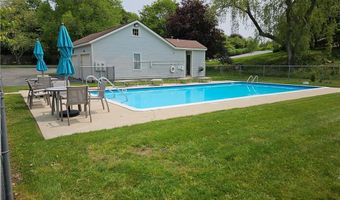 15 Hammersmith Rd 33, Newport, RI 02840