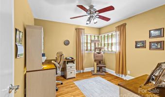 1460 Medford Dr, Charlotte, NC 28205