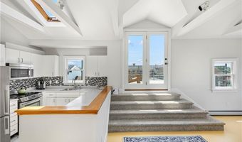 433 Thames St E, Newport, RI 02840