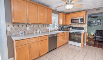 4 Country View Dr, Coventry, RI 02816