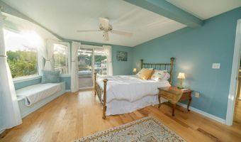 5 Shore Dr, Branford, CT 06405