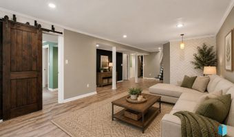 917 E Heatherwood Dr, Brandon, SD 57005