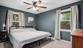 2 Sunset Ln, Algonquin, IL 60102