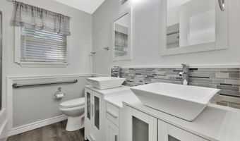 305 Valleyview Ct, Andover, KS 67002