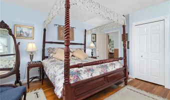 55 Hunter Ave, Newport, RI 02840