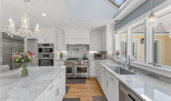 38 Gondola Ave, Jamestown, RI 02835