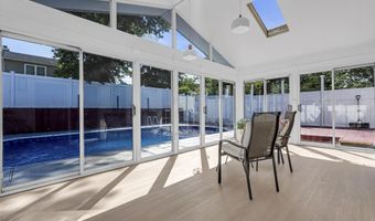 8 Mizzen Dr, Barnegat, NJ 08005