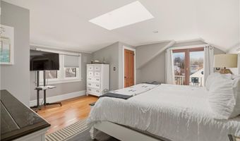 23 Clinton St, Newport, RI 02840