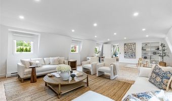 81 Mathewson Rd, Barrington, RI 02806