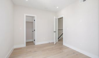 722 KENYON St NW #3, Washington, DC 20010