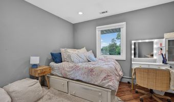 2843 S Briarwood Dr E, Arlington Heights, IL 60005