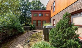 3908 SHORT HILL Dr, Allentown, PA 18104