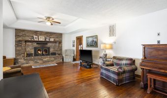 400 E Walker St, Ash Grove, MO 65604