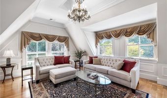 541 Bellevue Ave 5, Newport, RI 02840