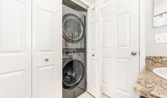 241 W Oakbrook Dr, Ann Arbor, MI 48103