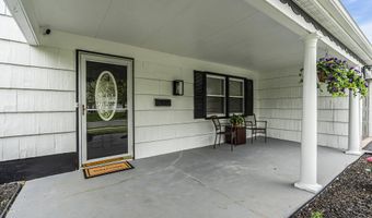 15 Inglewood Ln, Aberdeen, NJ 07747
