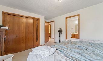 1670 W ROSELAWN Dr, Appleton, WI 54914