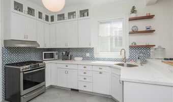 27 Mann Ave, Newport, RI 02840