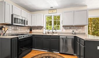 123 Country Hill Ln, North Kingstown, RI 02852