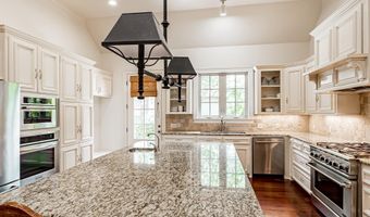 17744 Pecan Shadows Dr, Baton Rouge, LA 70810