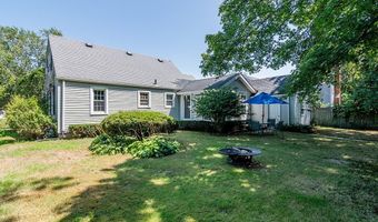 69 Delwood Rd, Warwick, RI 02889