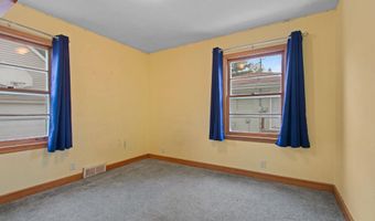 216 W SEYMOUR St, Appleton, WI 54915