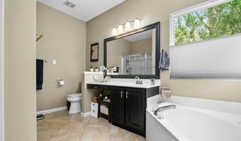 1136 New Ballwin Oaks Dr, Ballwin, MO 63021