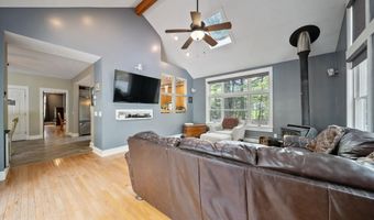 32 Wellesley Dr, Bedford, NH 03110
