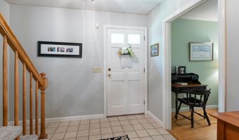 28 Woodland Dr, Amherst, NH 03031