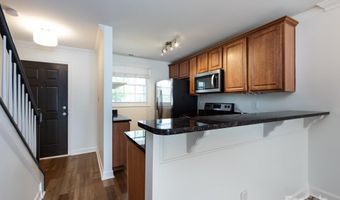 1348 Green Oaks Ln L, Charlotte, NC 28205