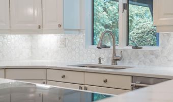 245 Borden Rd, Middletown, NJ 07748