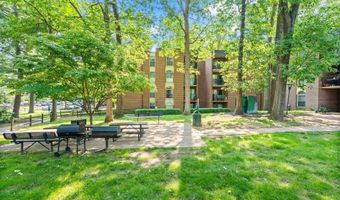 3378 WOODBURN Rd 11, Annandale, VA 22003