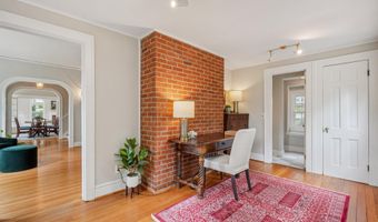 1805 ARMY NAVY Dr, Arlington, VA 22202