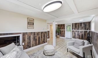 445 Lincoln Dr, Cheshire, CT 06410