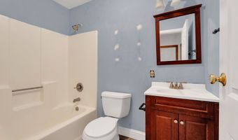 58 Grove St Ext, Branford, CT 06405