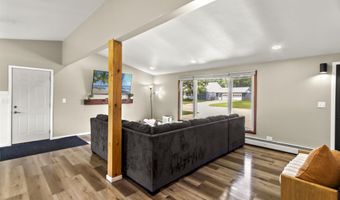 210 E GREENFIELD Ave, Algoma, WI 54201
