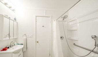 2311 S Fairlawn Way, Anderson, IN 46011