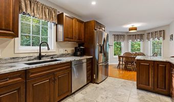5 Little Village Ln, Belgrade, ME 04917